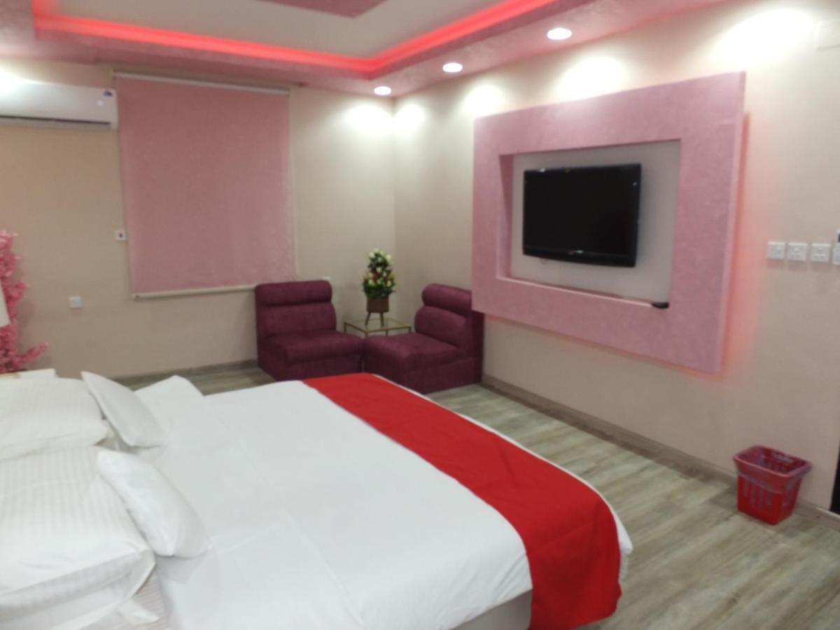 فندق ادوماتو Adomato Hotel Dawmat al-Jandal Bagian luar foto