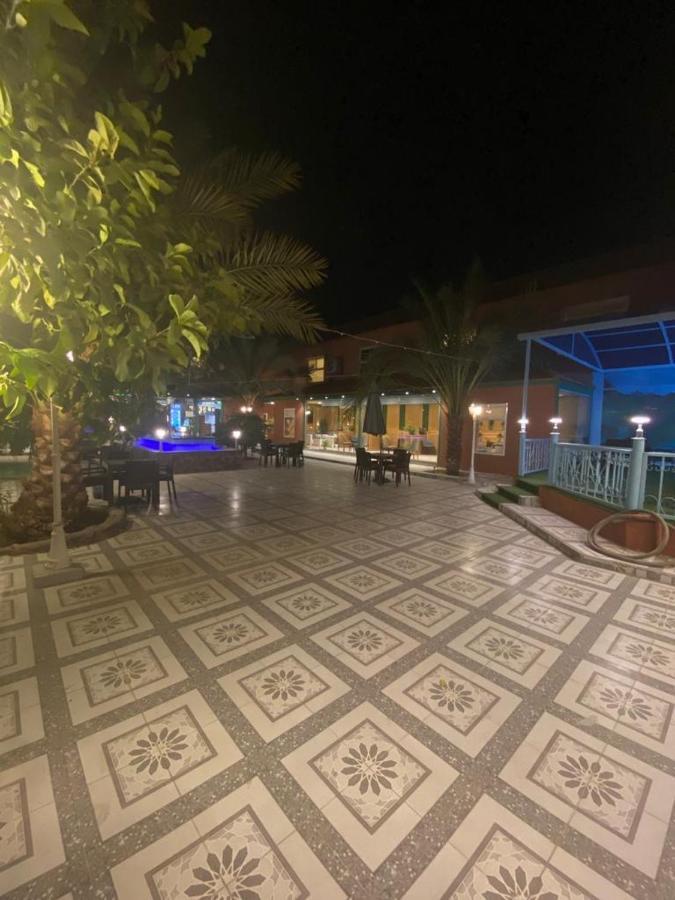 فندق ادوماتو Adomato Hotel Dawmat al-Jandal Bagian luar foto