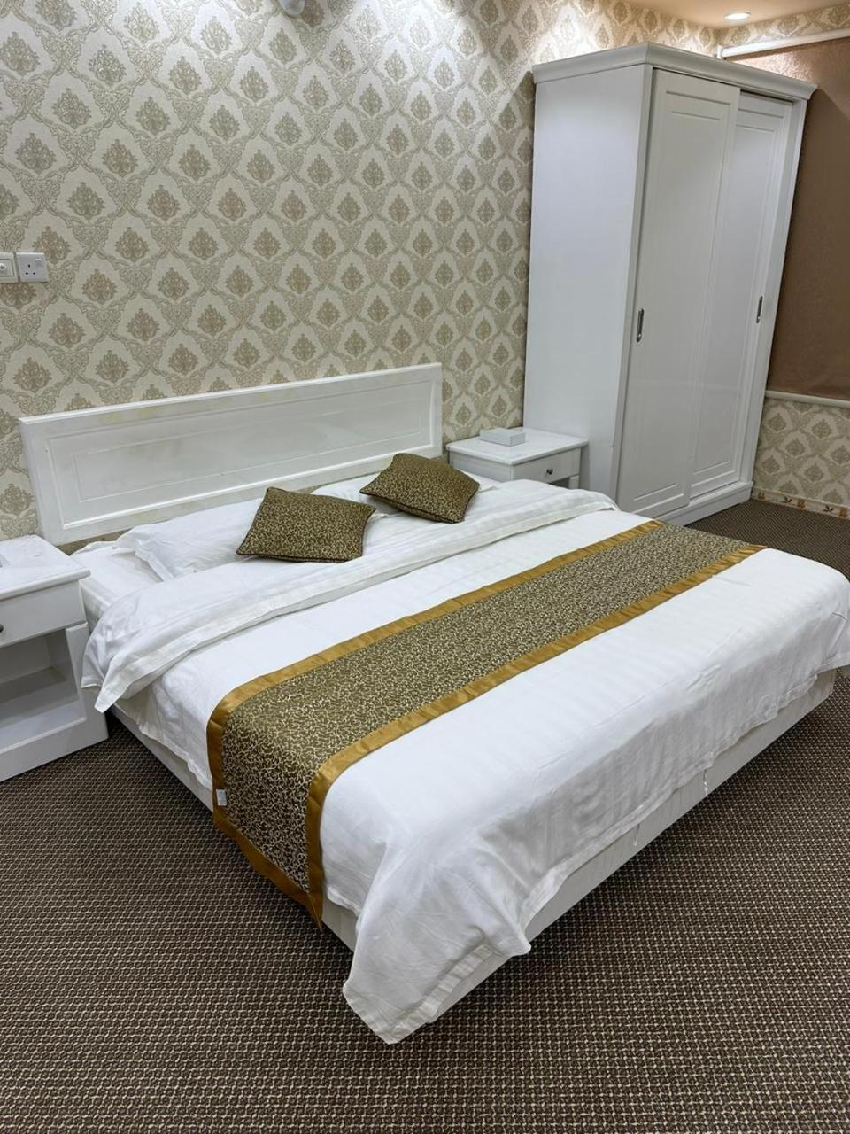 فندق ادوماتو Adomato Hotel Dawmat al-Jandal Bagian luar foto