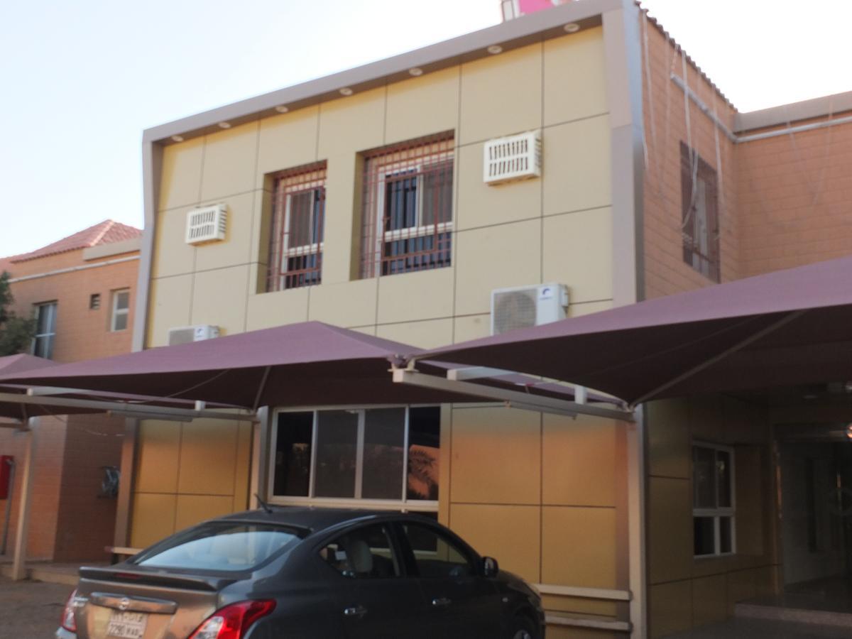 فندق ادوماتو Adomato Hotel Dawmat al-Jandal Bagian luar foto